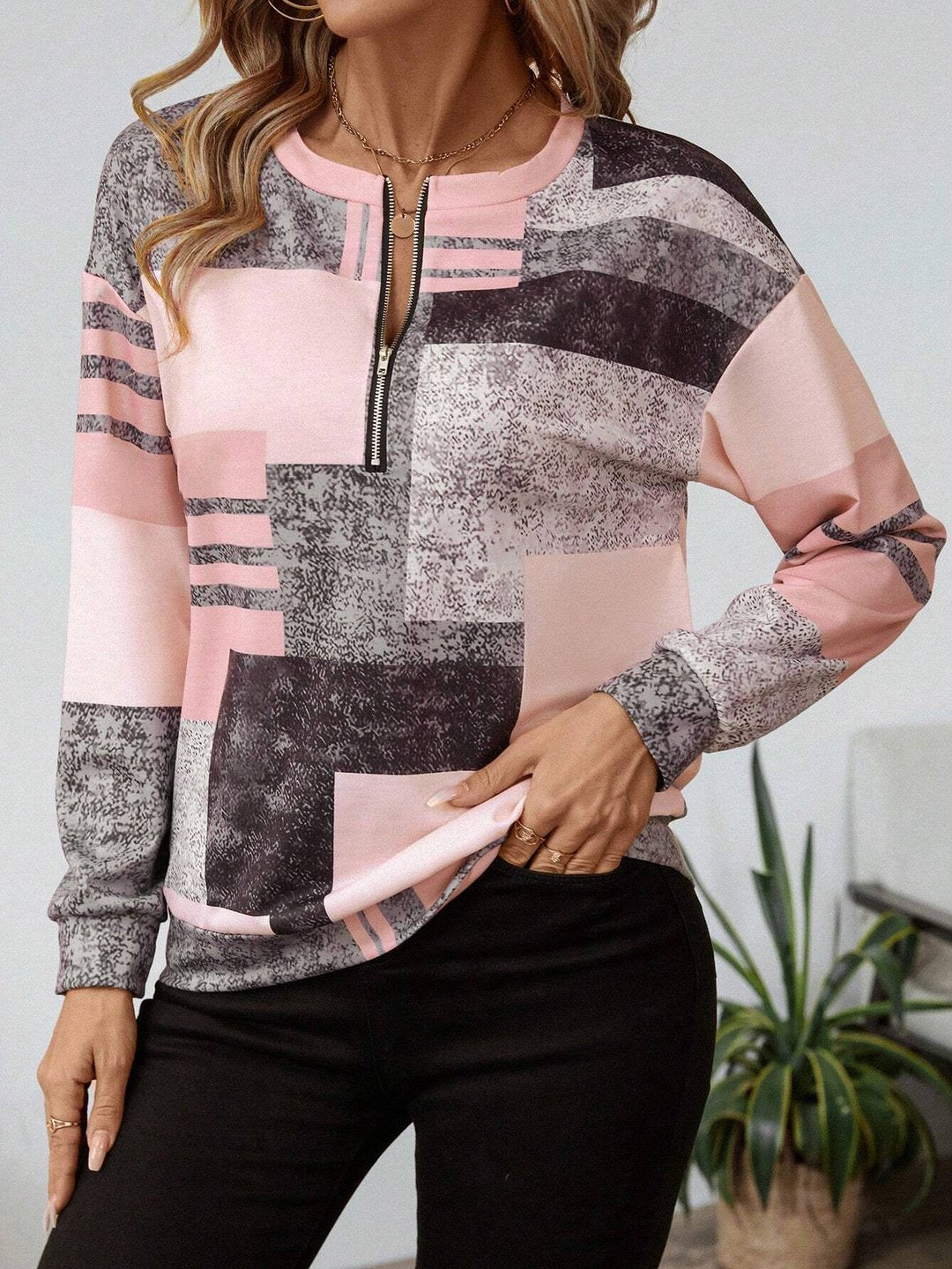 Sudadera Oona con estampado patchwork color block y cremallera de un cuarto