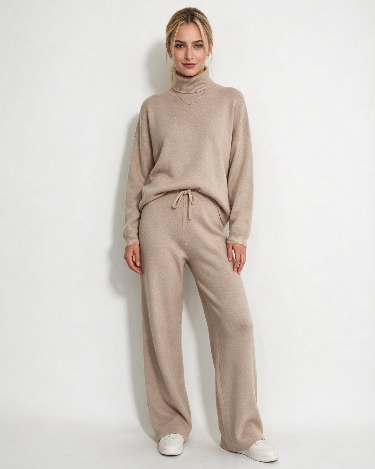 Marelia | Conjunto de punto para estar en casa, con cuello alto y pantalón de pierna ancha
