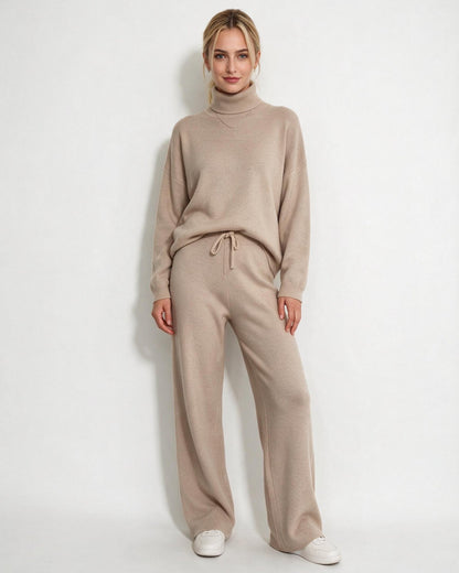 Marelia | Conjunto de punto para estar en casa, con cuello alto y pantalón de pierna ancha