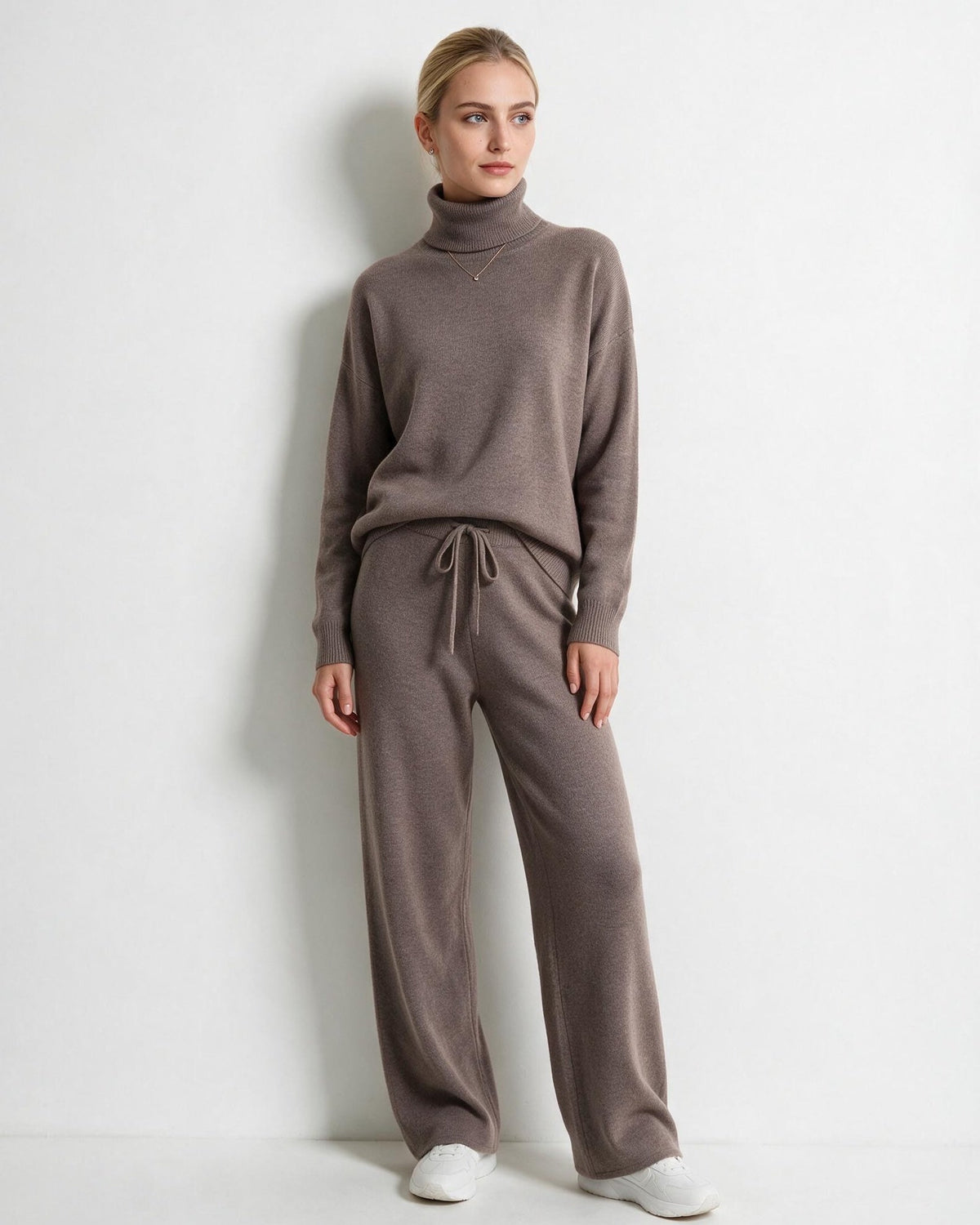 Marelia | Conjunto de punto para estar en casa, con cuello alto y pantalón de pierna ancha
