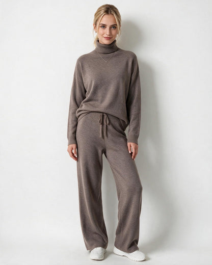 Marelia | Conjunto de punto para estar en casa, con cuello alto y pantalón de pierna ancha