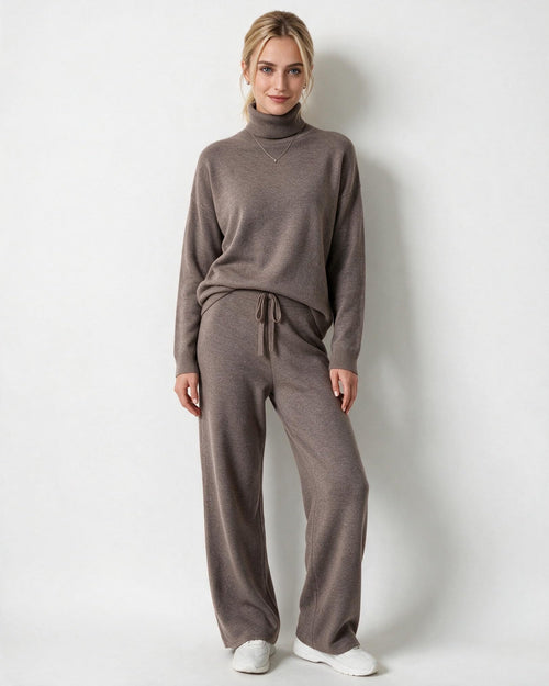 Marelia | Conjunto de punto para estar en casa, con cuello alto y pantalón de pierna ancha