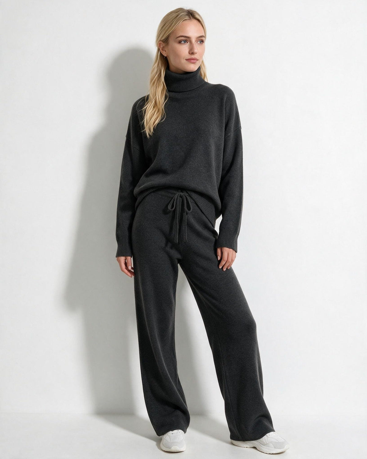 Marelia | Conjunto de punto para estar en casa, con cuello alto y pantalón de pierna ancha