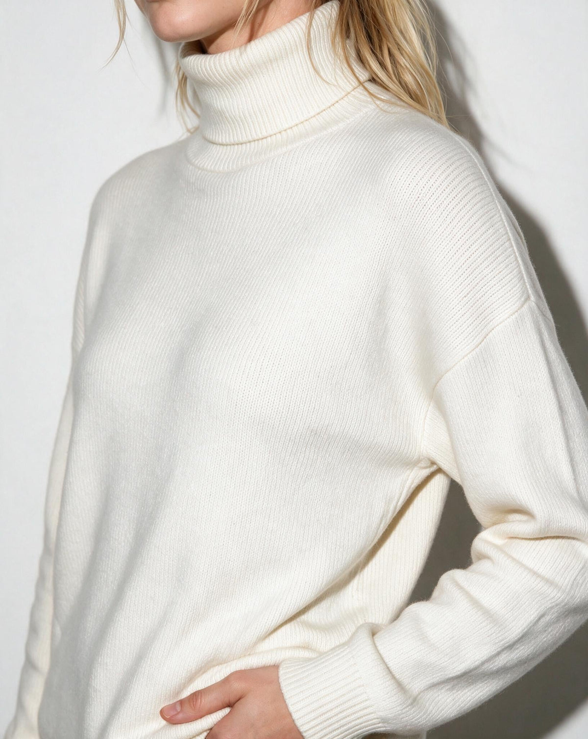 Marelia | Conjunto de punto para estar en casa, con cuello alto y pantalón de pierna ancha
