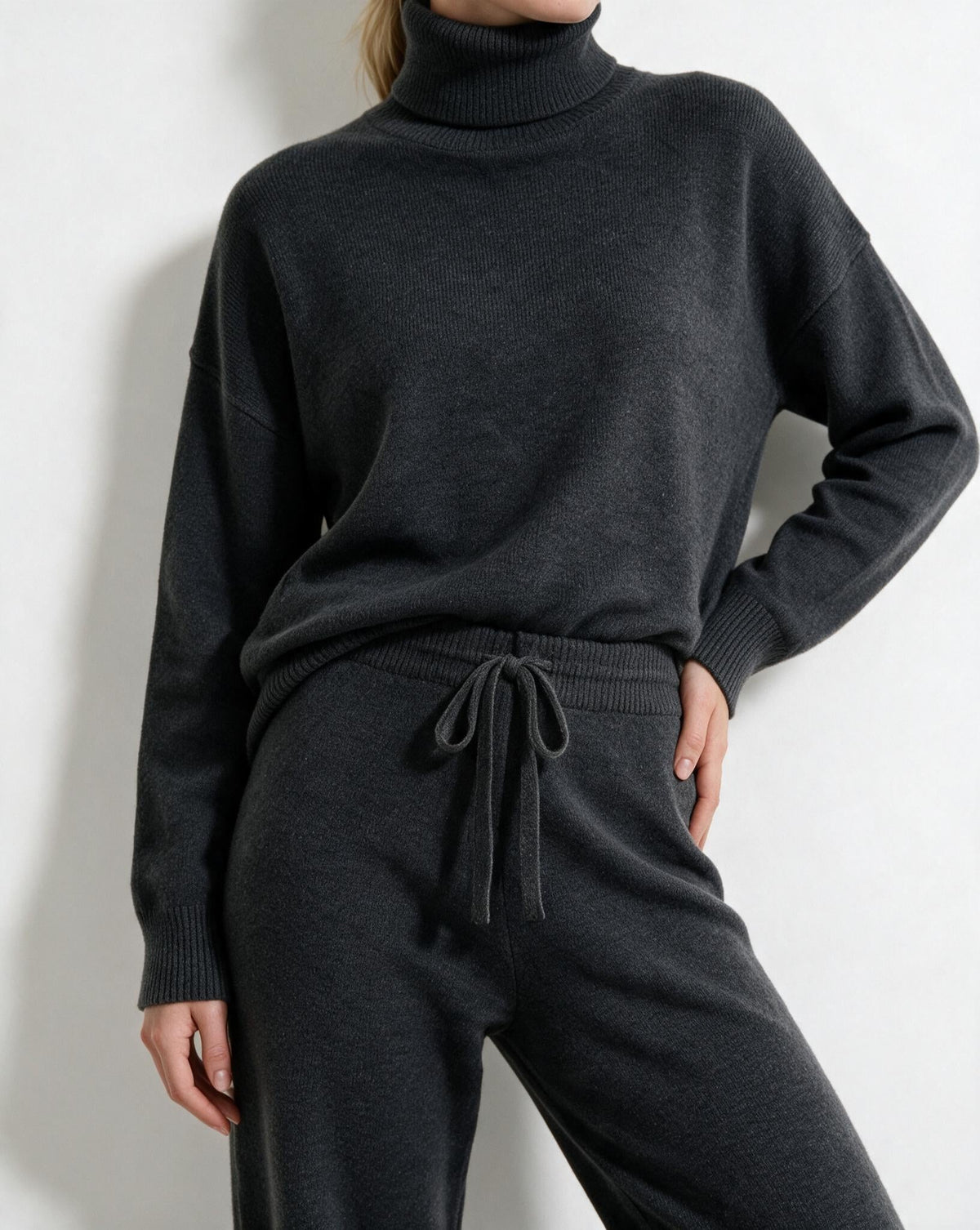 Marelia | Conjunto de punto para estar en casa, con cuello alto y pantalón de pierna ancha