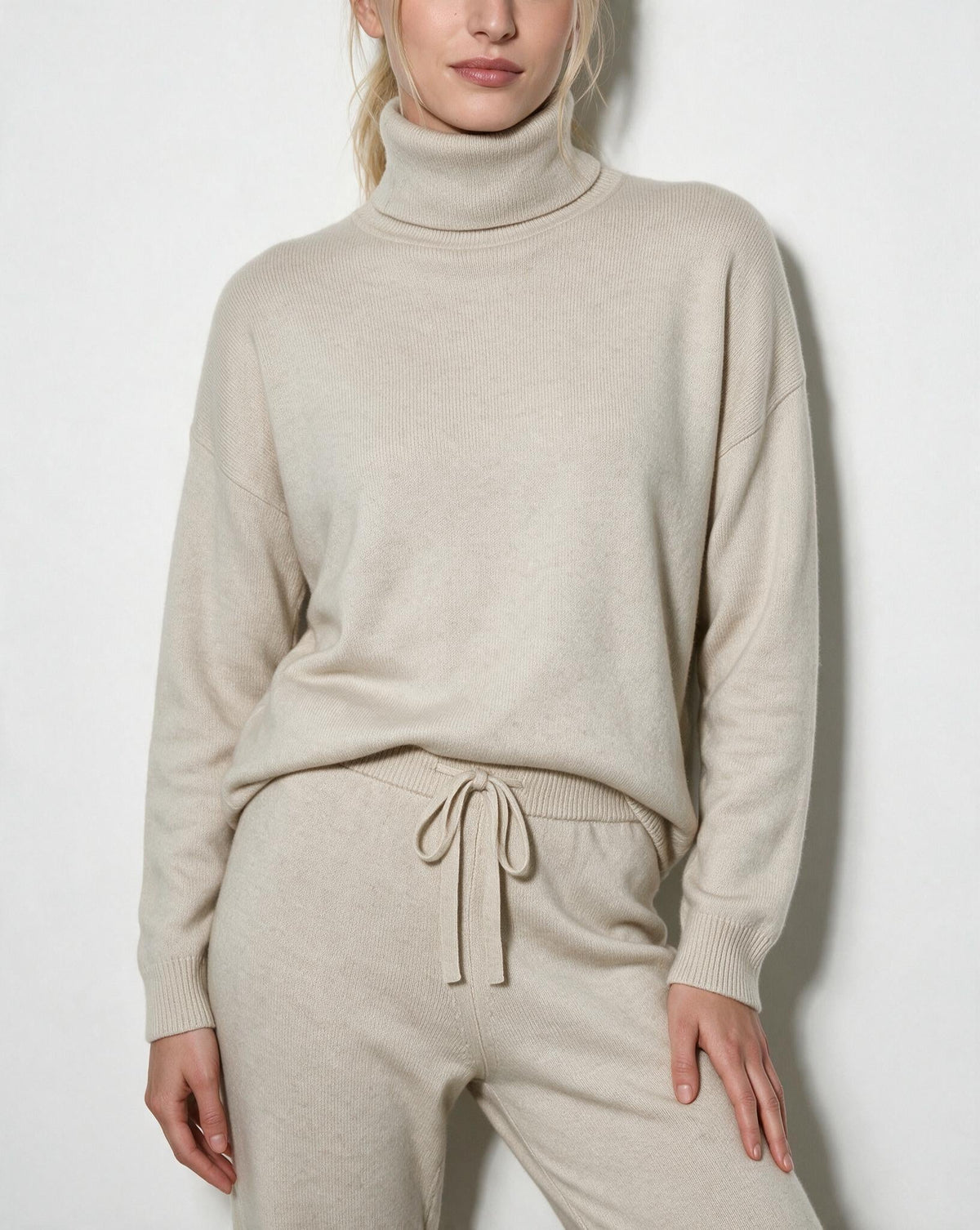 Marelia | Conjunto de punto para estar en casa, con cuello alto y pantalón de pierna ancha