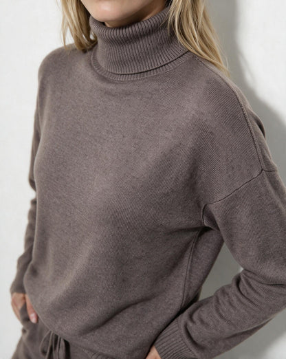 Marelia | Conjunto de punto para estar en casa, con cuello alto y pantalón de pierna ancha