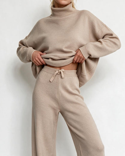 Marelia | Conjunto de punto para estar en casa, con cuello alto y pantalón de pierna ancha