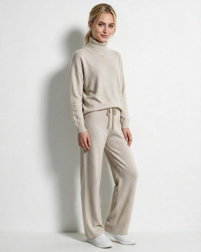 Marelia | Conjunto de punto para estar en casa, con cuello alto y pantalón de pierna ancha