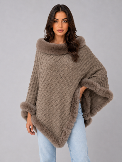 Frida | Poncho tipo capa de punto con ribete de pelo sintético