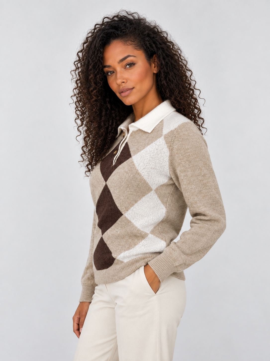 Ruth | Pull torsadé à col, motif losanges et boutonnage à l’encolure